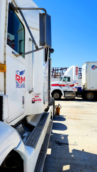 RM Trucking Agencia de carga internacional en Nuevo Laredo, 2 camiones